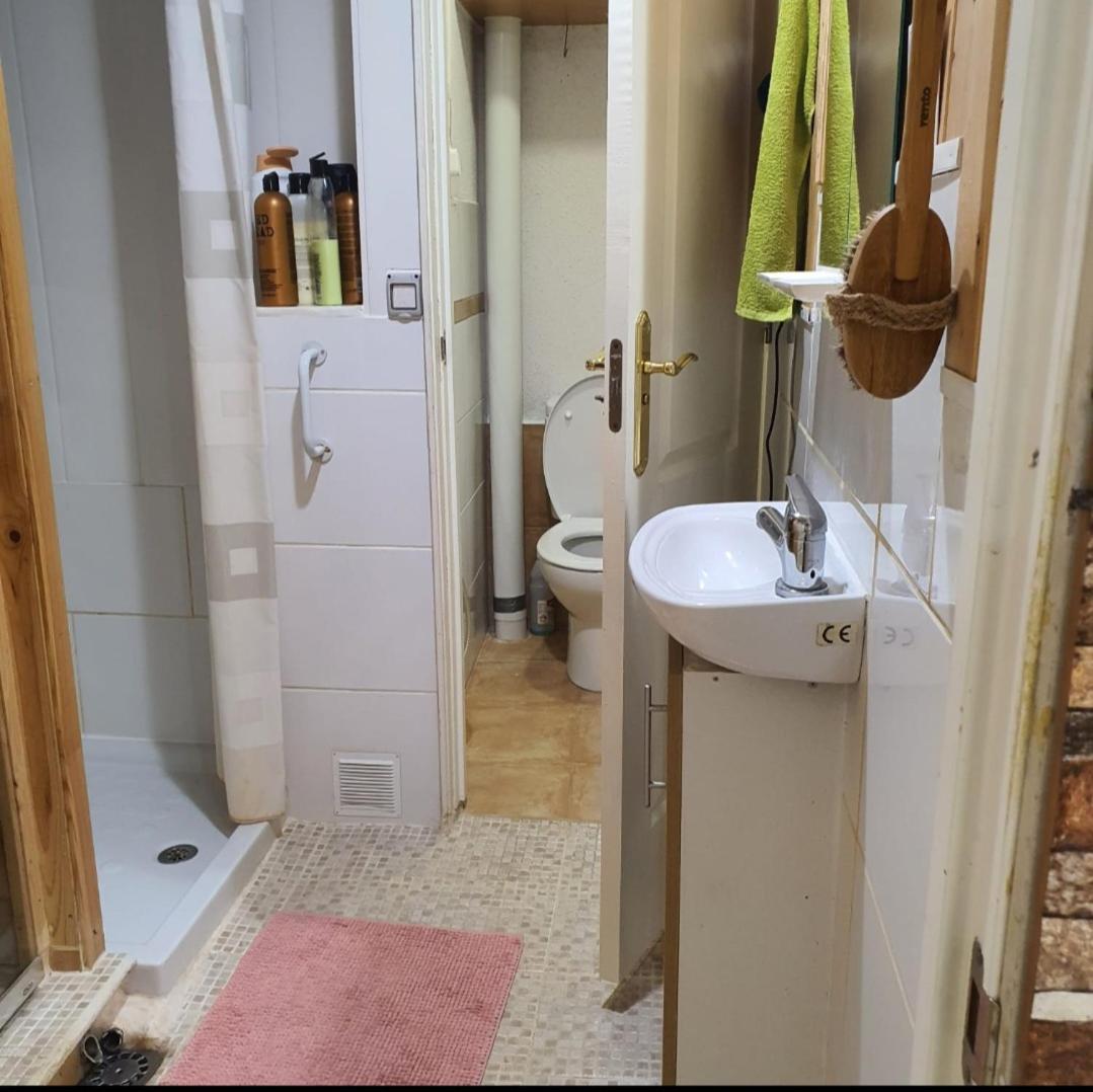 Cozy Rooms In Terraced House فوينخيرولا المظهر الخارجي الصورة